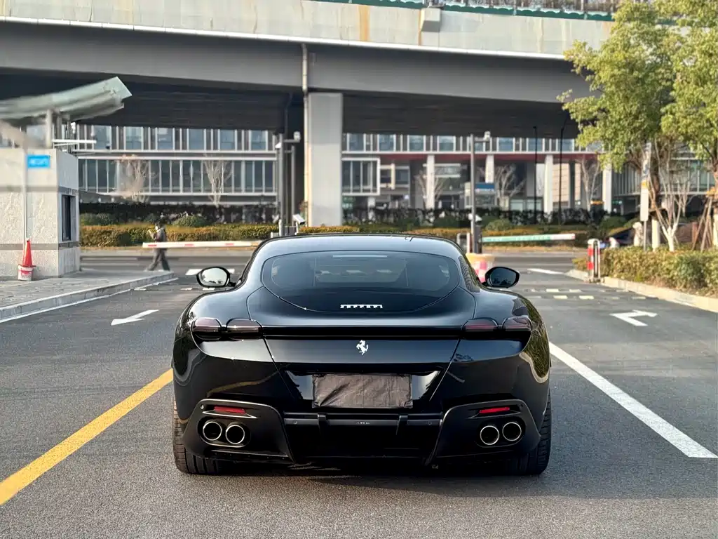FERRARI ROMA