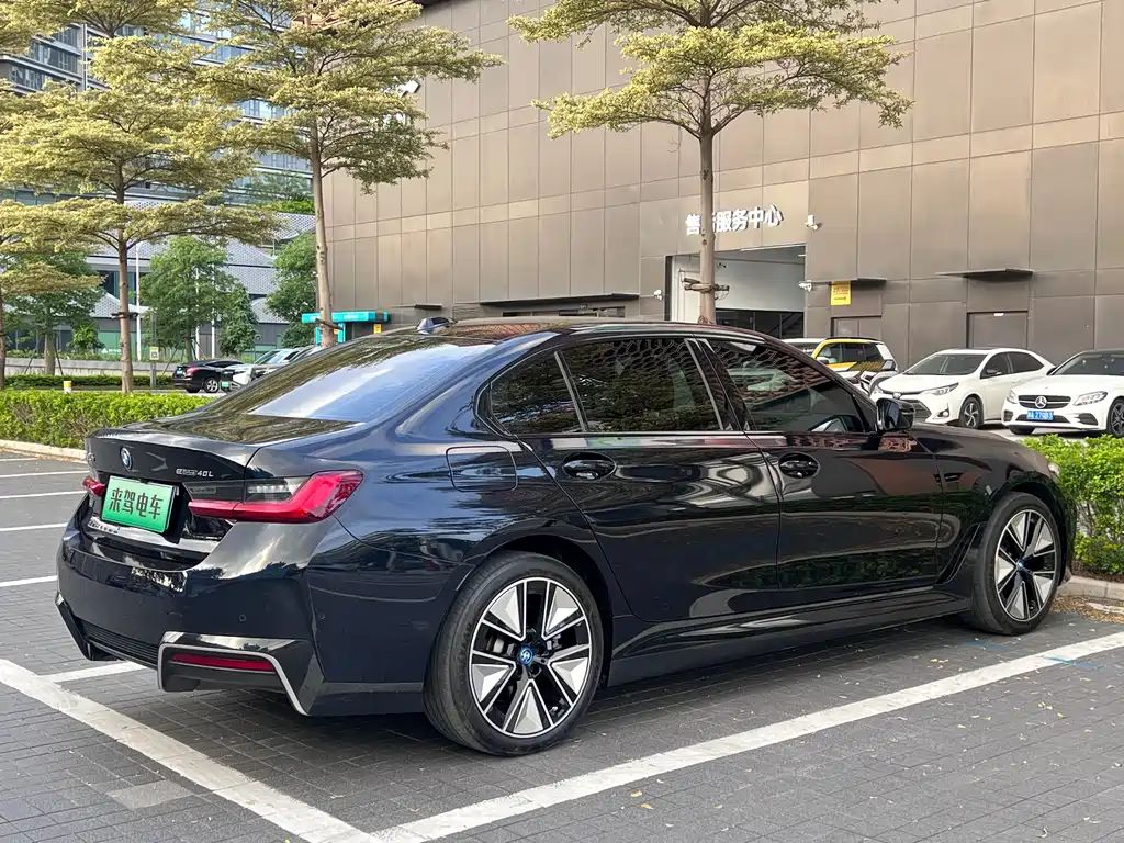 BMW i3 2023 eDrive 40 L Sport