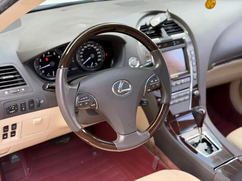 Lexus ES — миниатюра 10