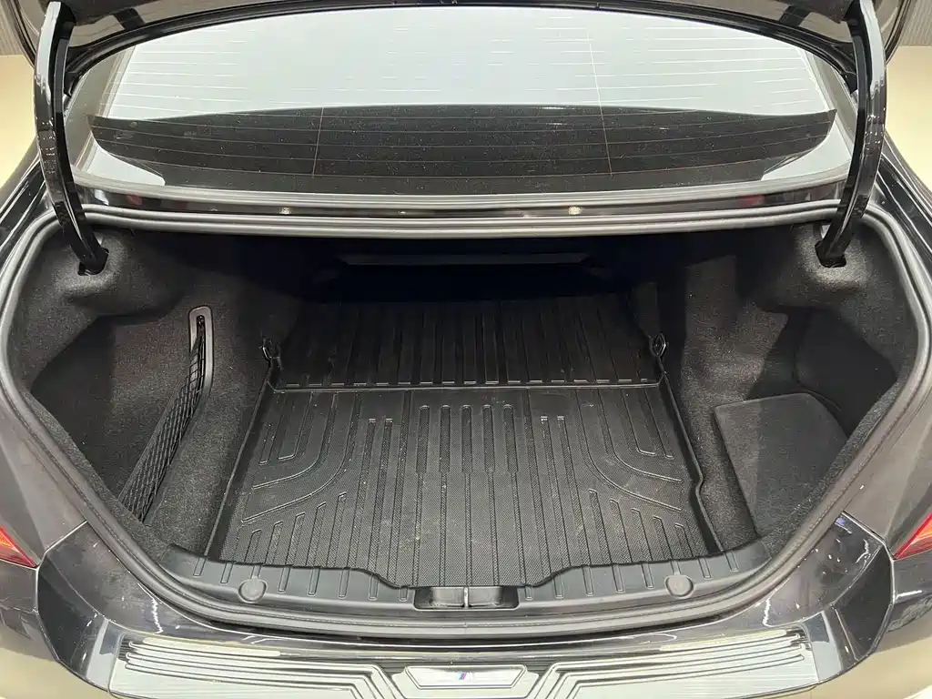 BMW 5 Series — миниатюра 18
