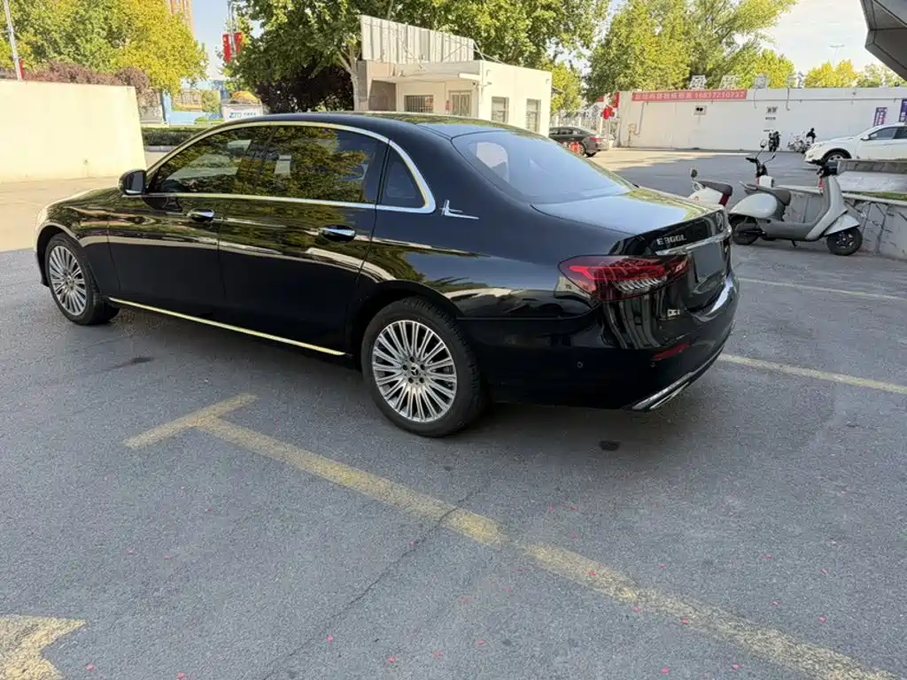 Mercedes-Benz E-Class — миниатюра 5