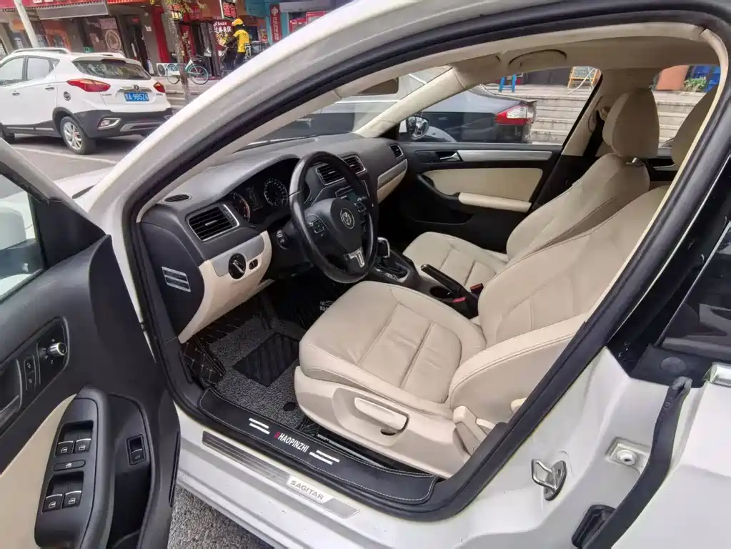 Volkswagen Sagitar 2014 1.4TSI AT Luxury