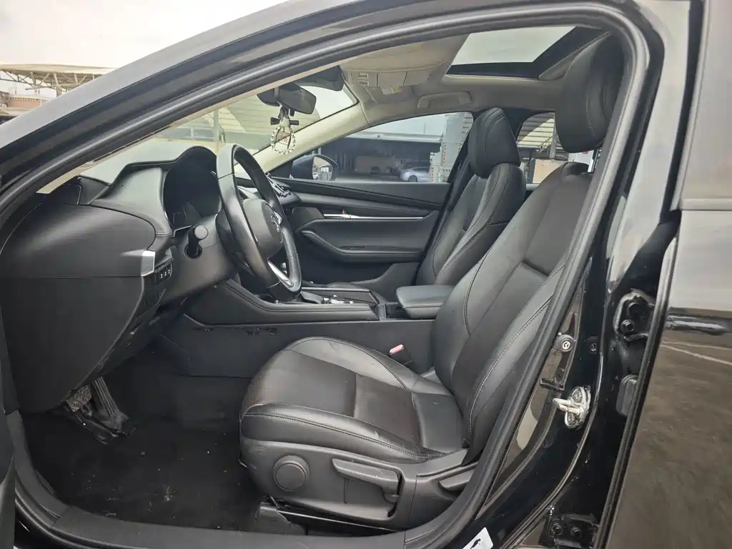 Mazda 3 Axela — миниатюра 8
