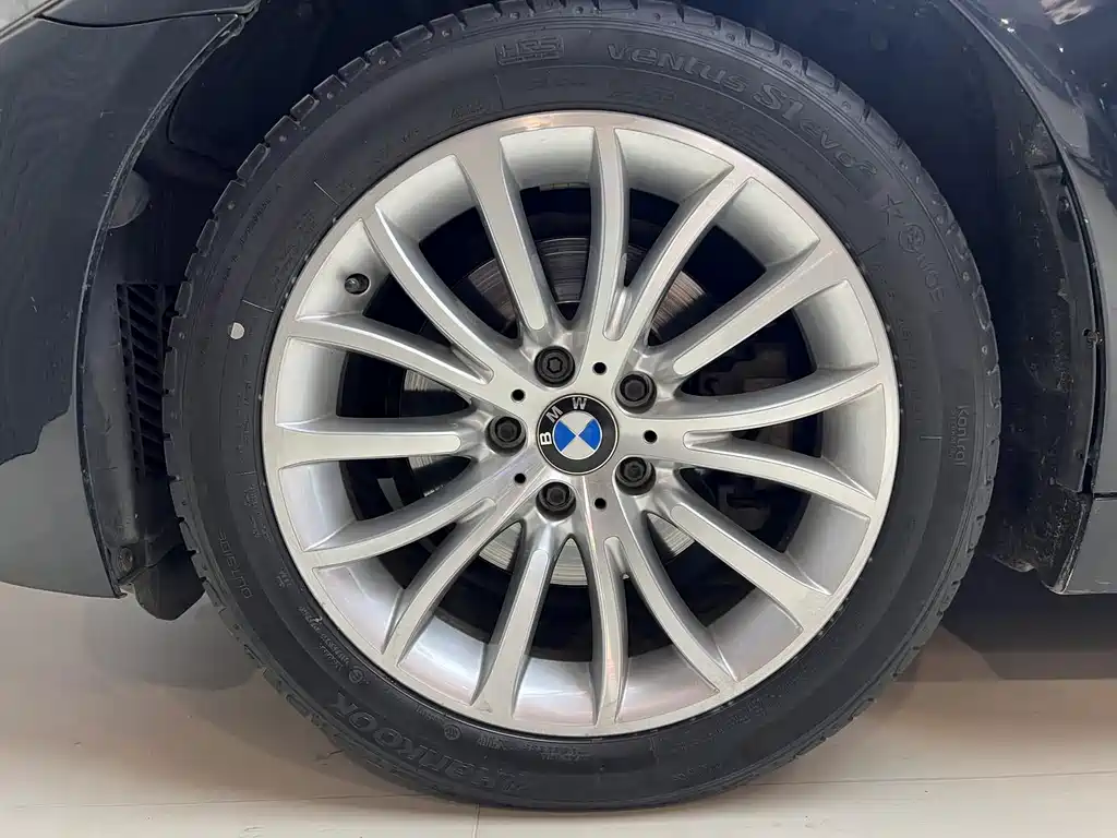 BMW 5 Series — миниатюра 17