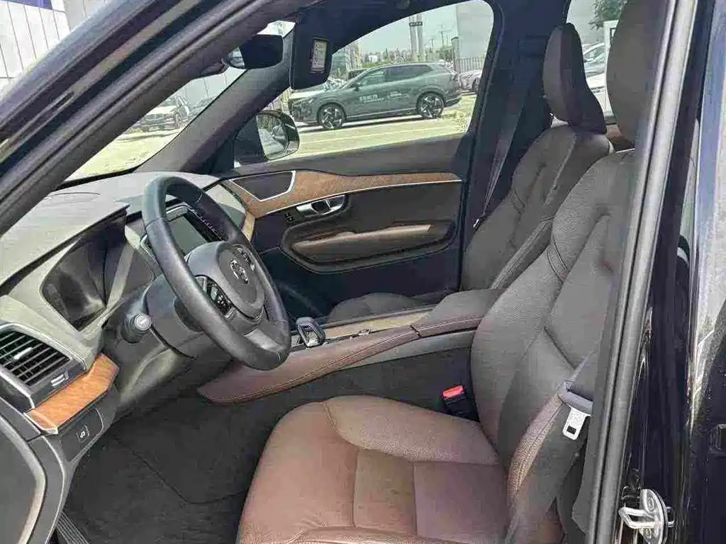 Volvo XC90 2023 B5 Luxury 5 мест