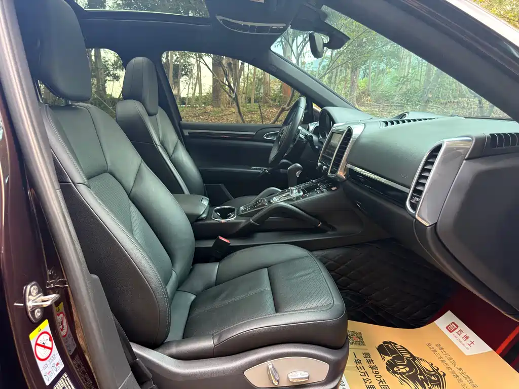 Porsche Cayenne — миниатюра 7