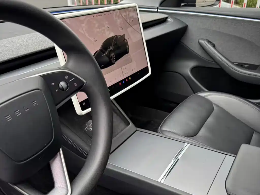 Tesla Model 3 — миниатюра 5