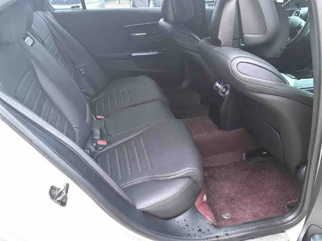 Mercedes-Benz C-Class — миниатюра 8