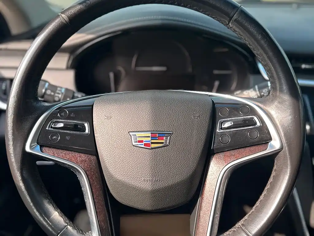 CADILLAC XTS