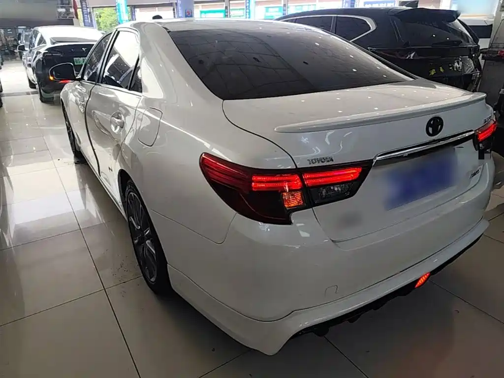 Toyota Reiz — миниатюра 5