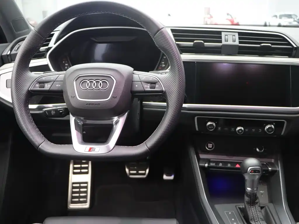 Audi Q3 2024 40 TFSI Fashion