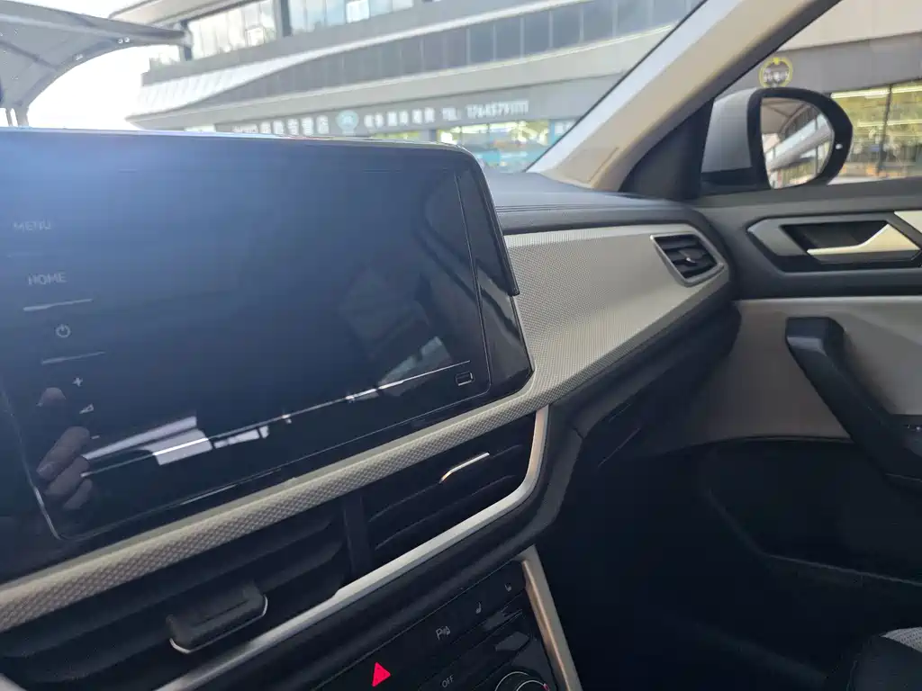 Volkswagen T-Roc — миниатюра 11