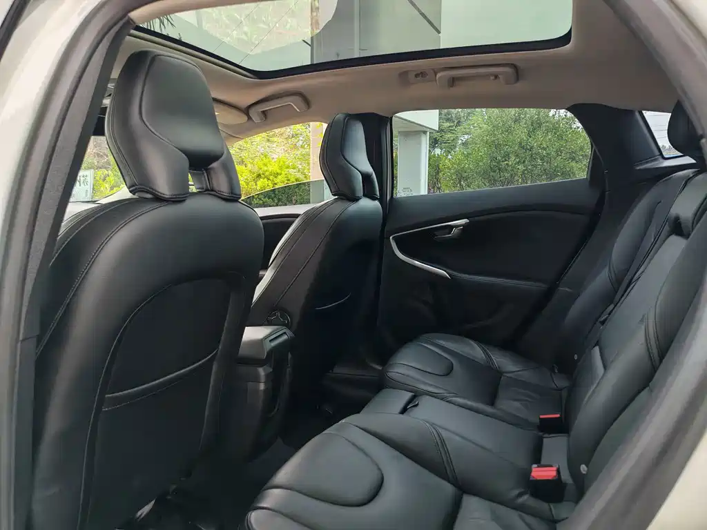 Volvo V40 — миниатюра 4