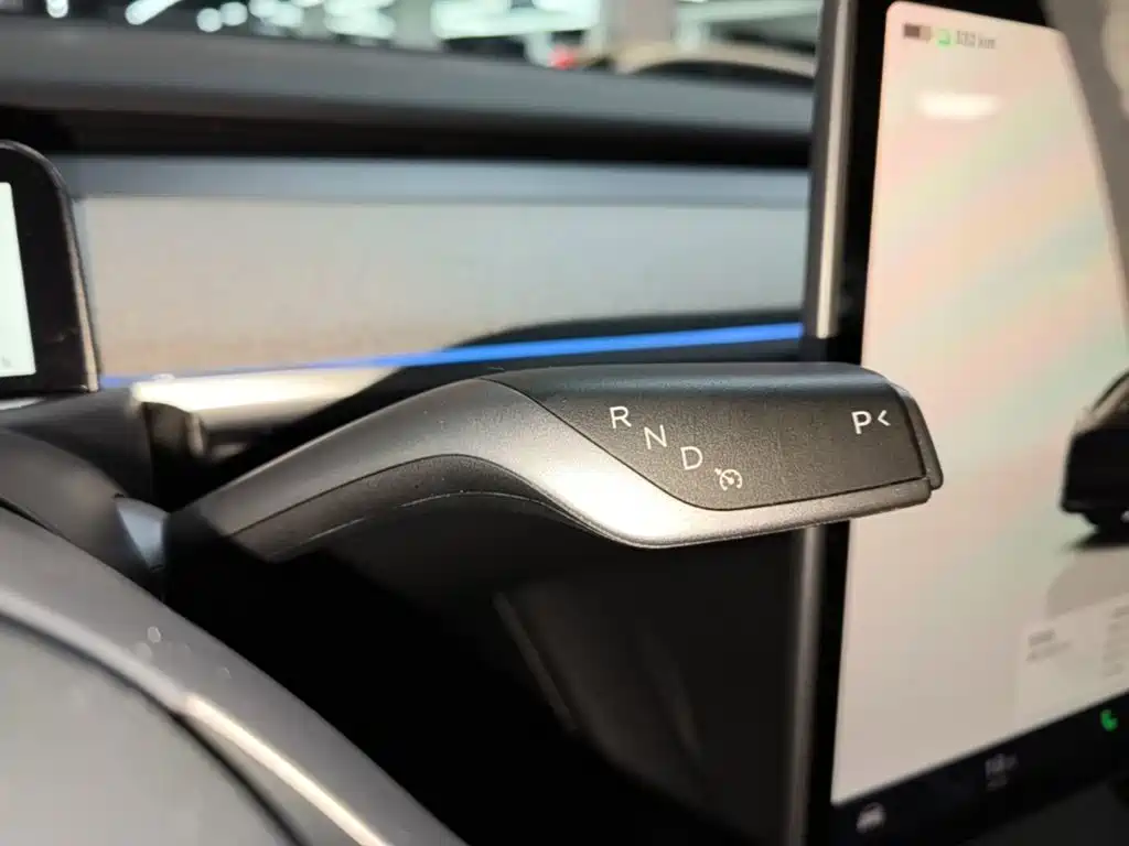 Tesla Model Y — миниатюра 14