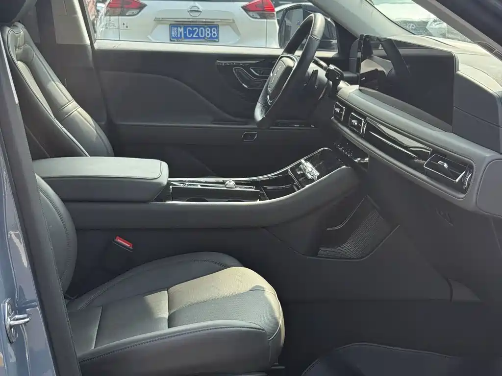 Lincoln Aviator — миниатюра 15