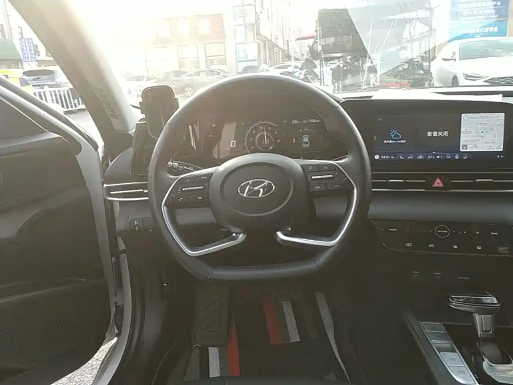 Hyundai Elantra 2022 — фото 10