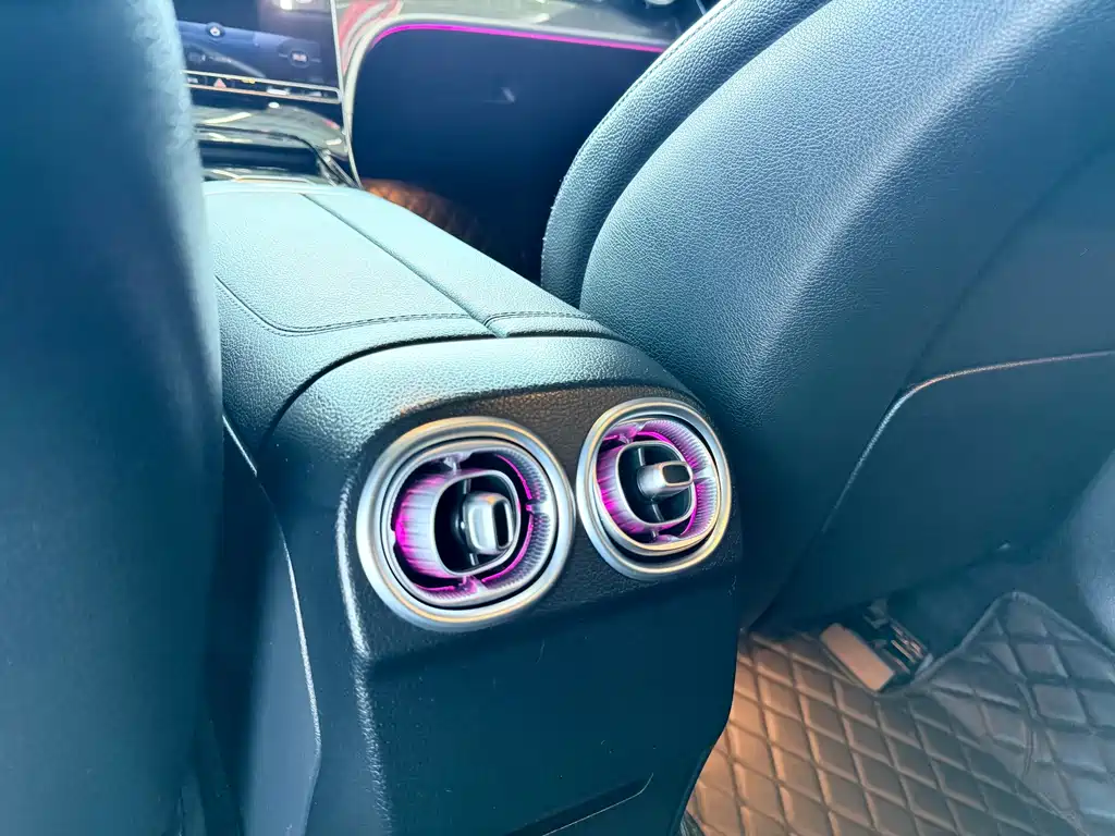 Mercedes-Benz C-Class — миниатюра 12