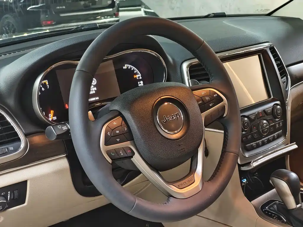 Jeep Grand Cherokee (Import) — миниатюра 5
