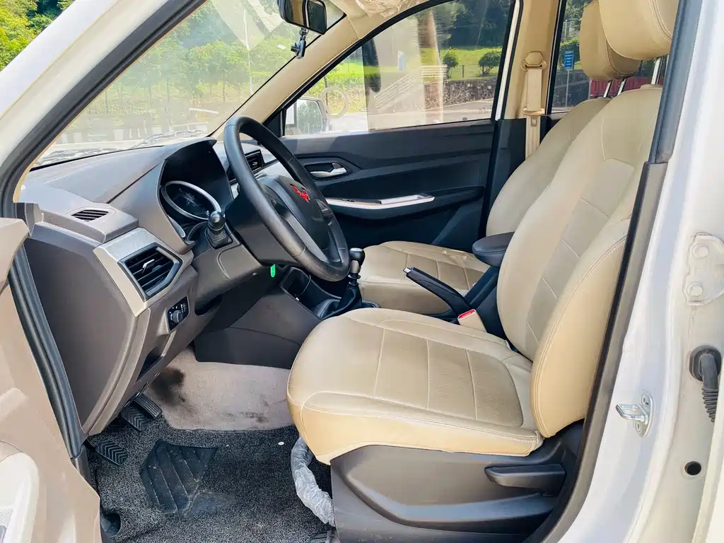 Wuling Hongguang — миниатюра 13
