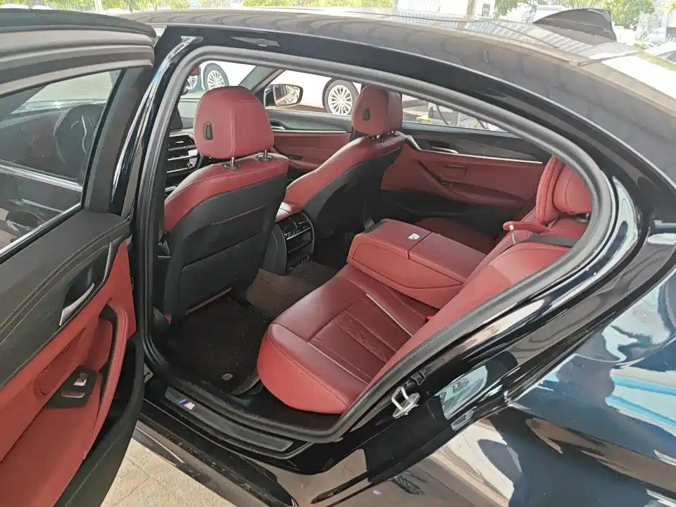 BMW 5 Series — миниатюра 2