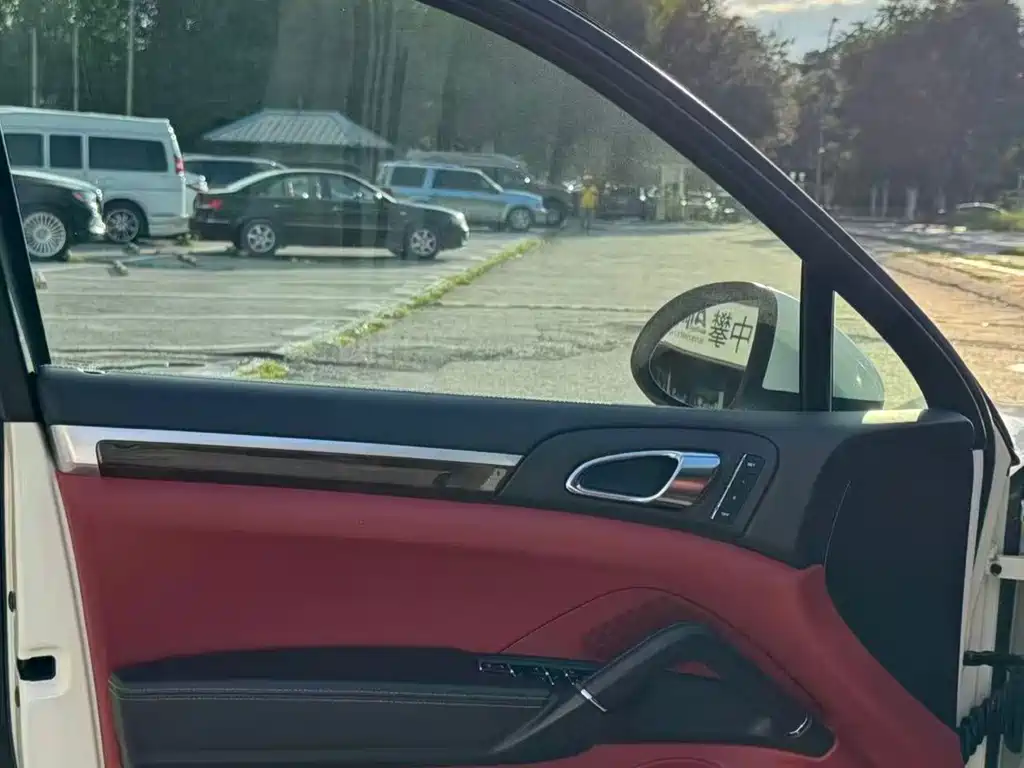 Porsche Cayenne — миниатюра 15