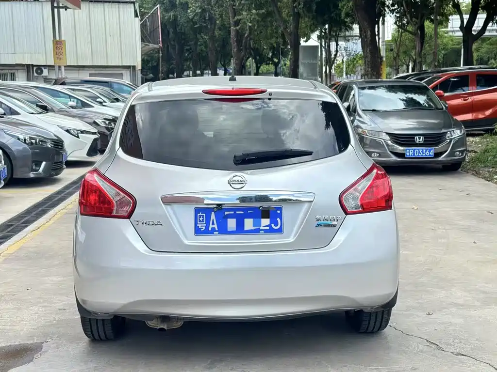 Nissan Tiida — миниатюра 10