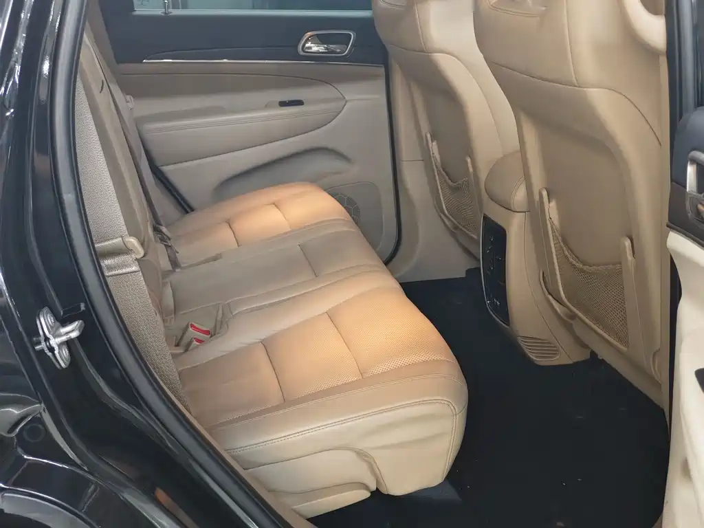 Jeep Grand Cherokee (Import) — миниатюра 13
