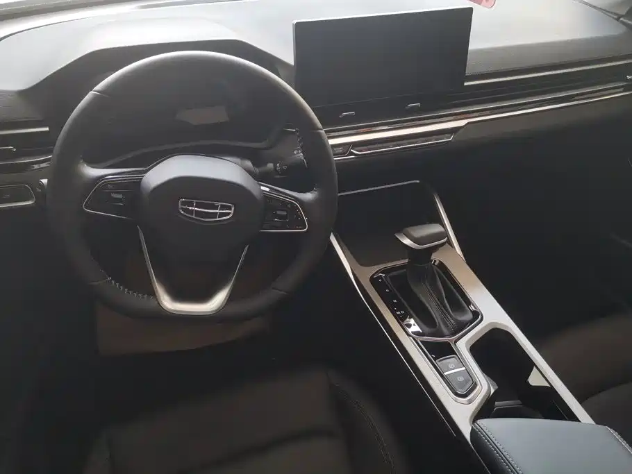 Geely Emgrand — миниатюра 12