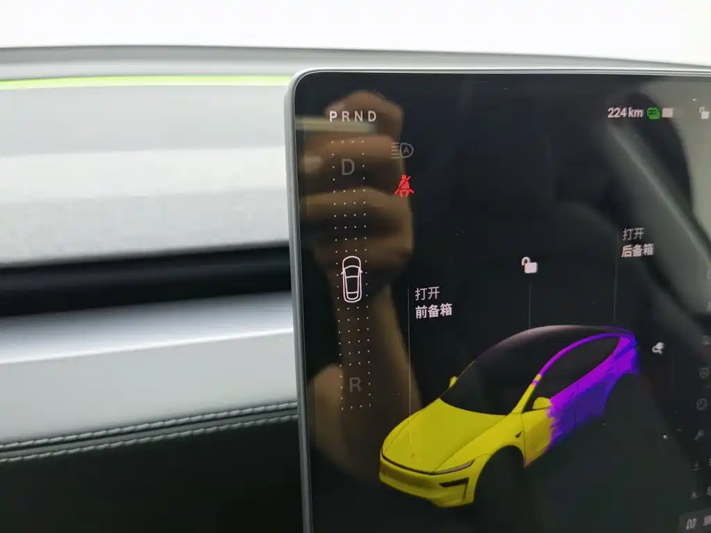 Tesla Model Y — миниатюра 13