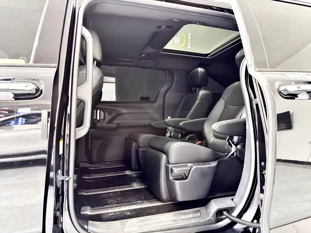 Toyota Sienna — миниатюра 5