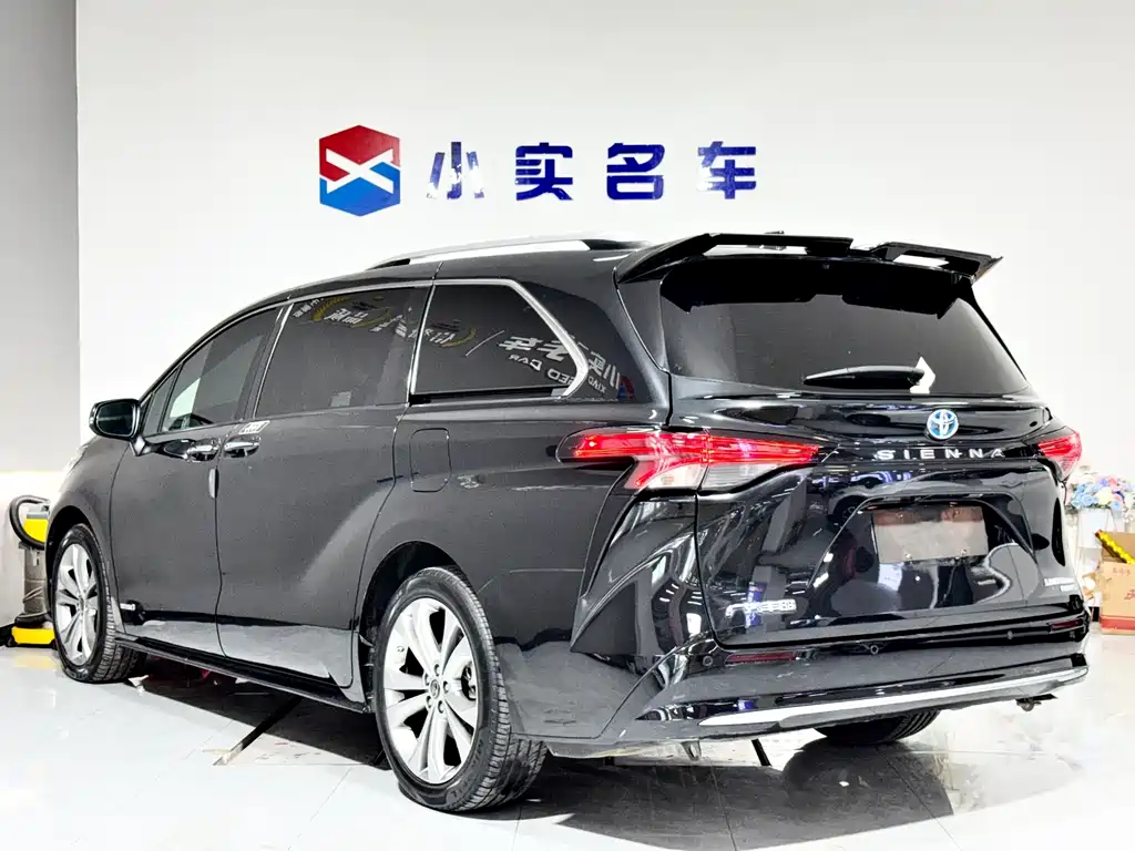Toyota Sienna — миниатюра 9