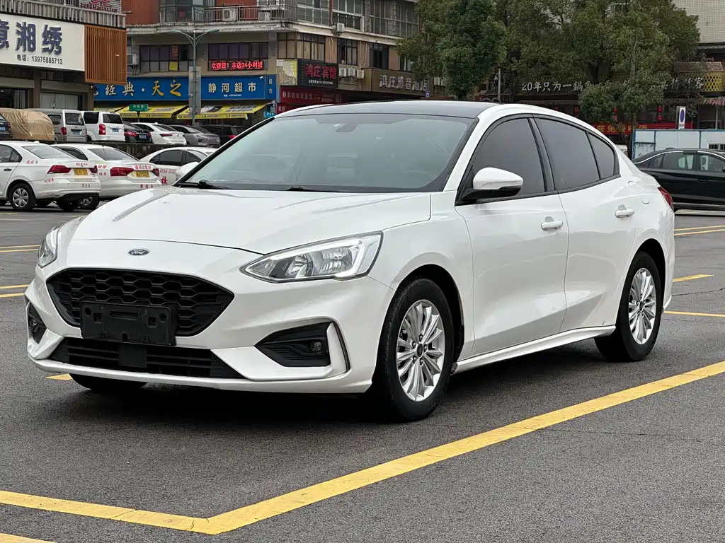 Ford Focus 2020 Sedan EcoBoost 180 Auto Edge Trend Type