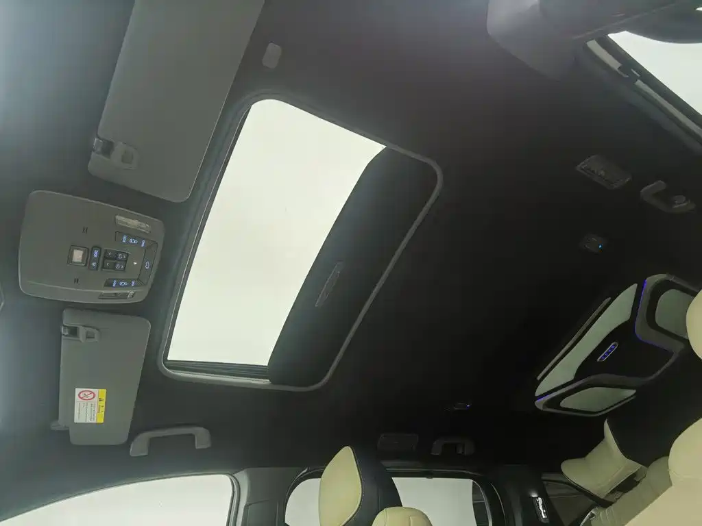 Toyota Sienna — миниатюра 14