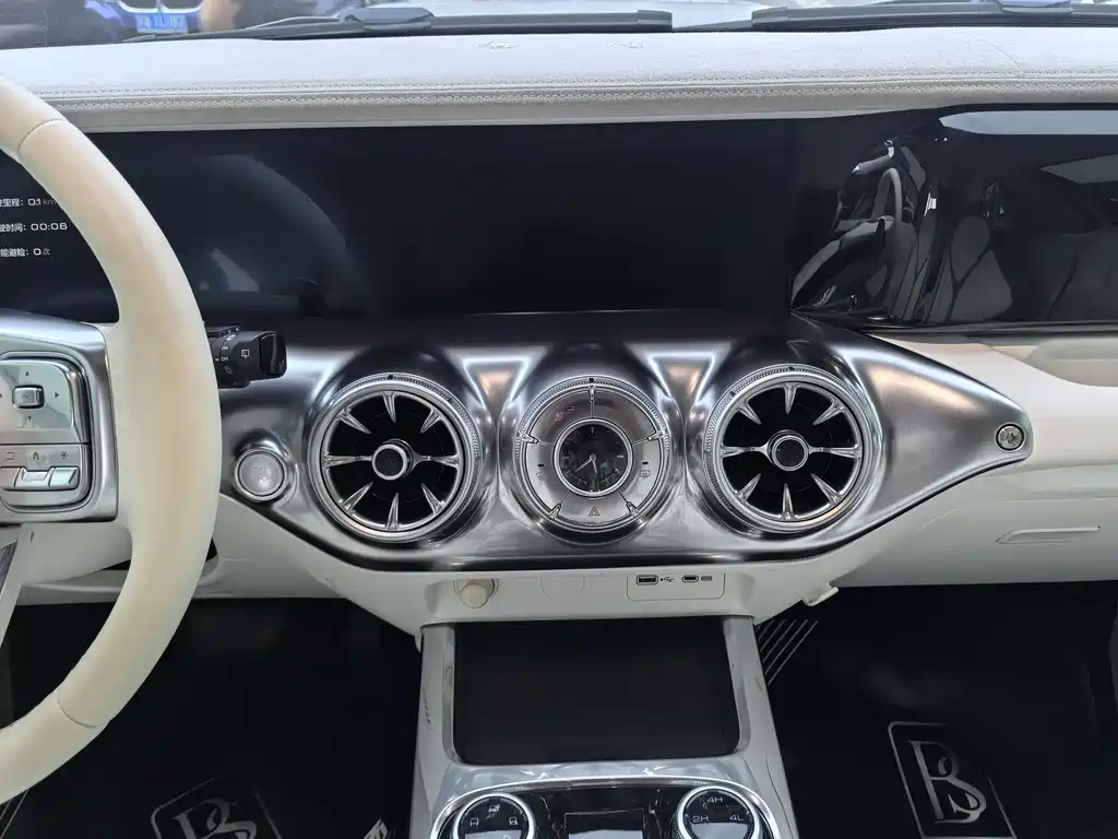 TANK CO CREATION TANK 300