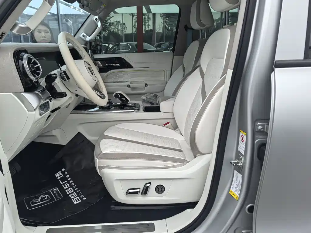 TANK CO CREATION TANK 300