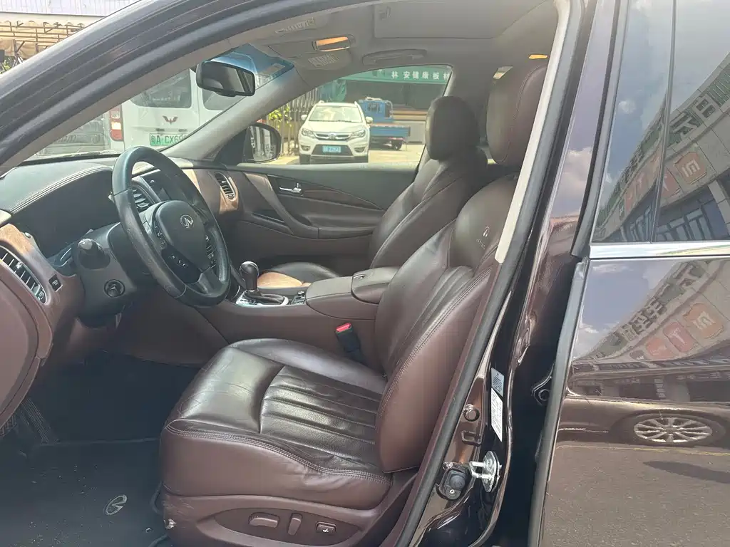 Infiniti EX — миниатюра 4