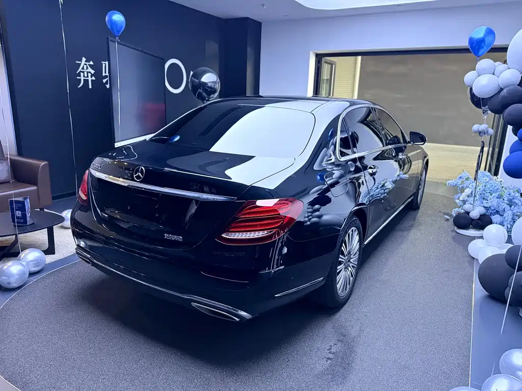 Mercedes-Benz E-Class — миниатюра 8