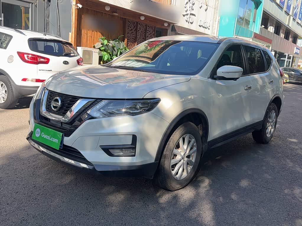 Nissan X-Trail 2.0 л 2021 г. Белый, пробег 37200 км