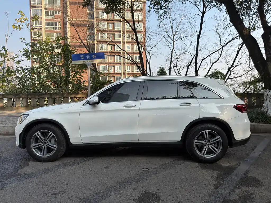 MERCEDES-BENZ GLC