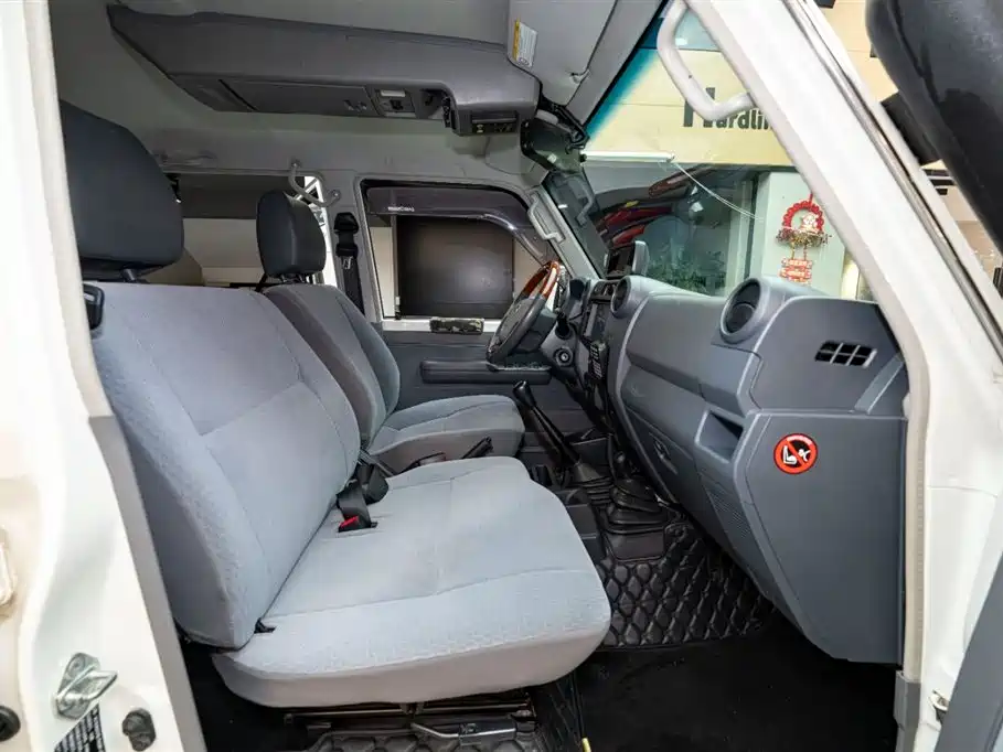 Toyota Land Cruiser LC76 2016 4.0L