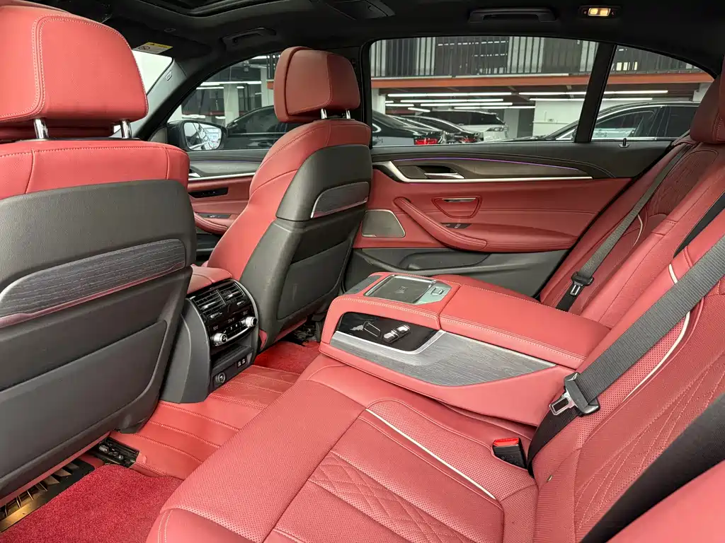 BMW 5 Series — миниатюра 10