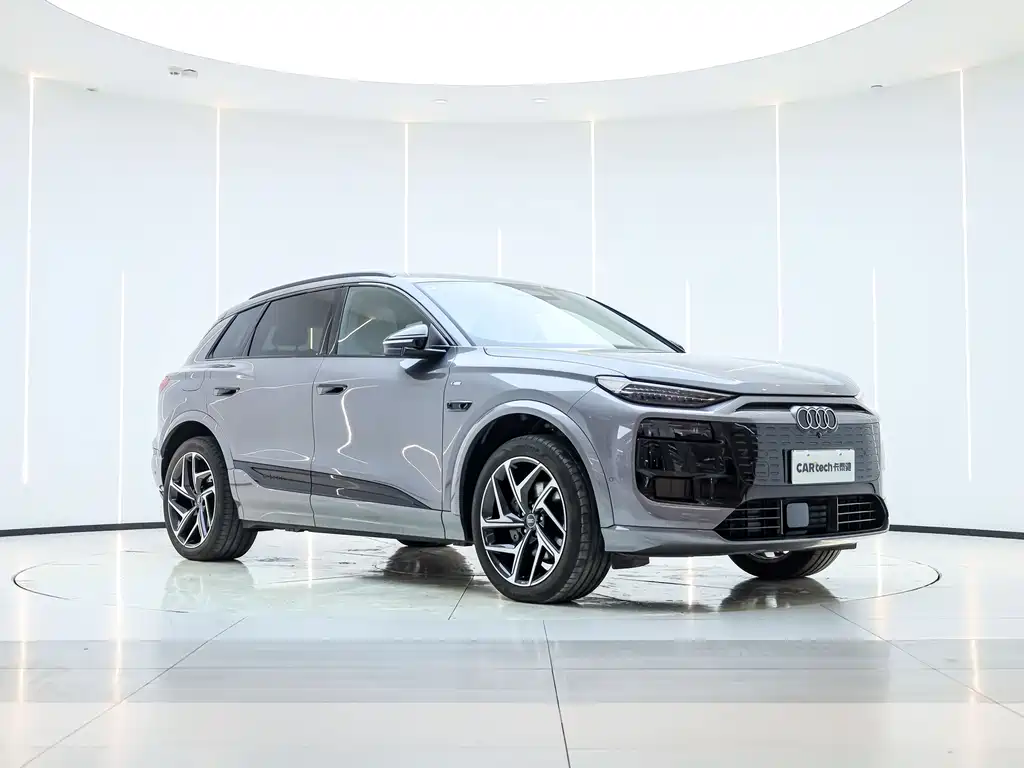 AUDI Q6L E TRON