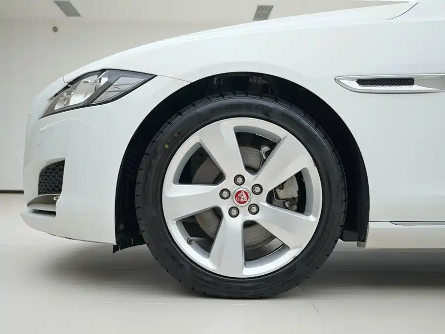 Jaguar XFL — миниатюра 14