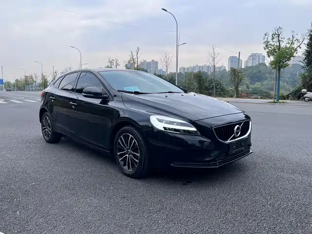 volvo v40