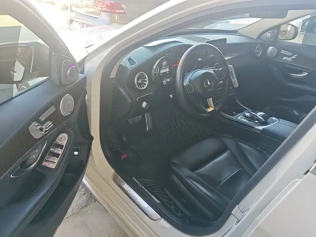 Mercedes-Benz C-Class — миниатюра 16