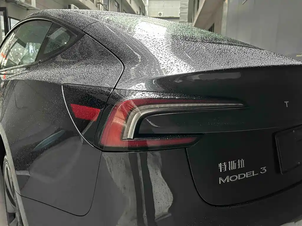 Tesla Model 3 — миниатюра 4