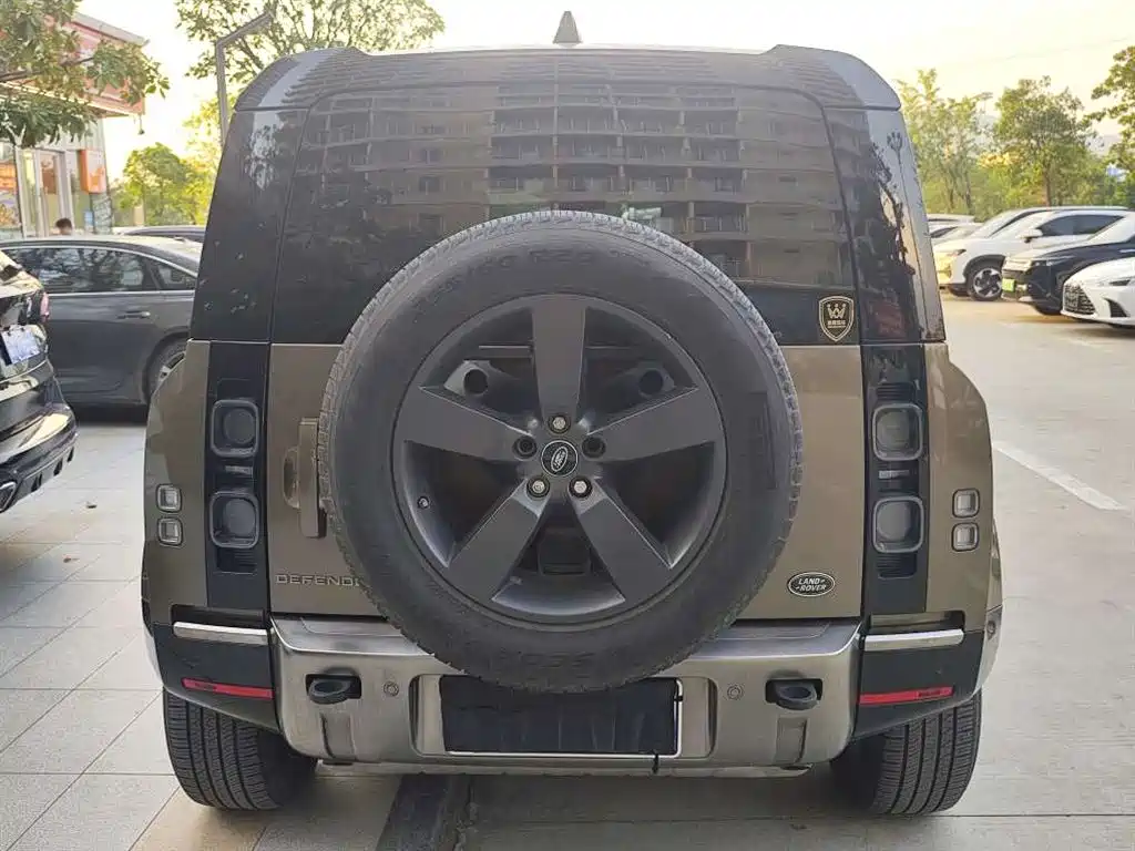 Land Rover Defender — миниатюра 9