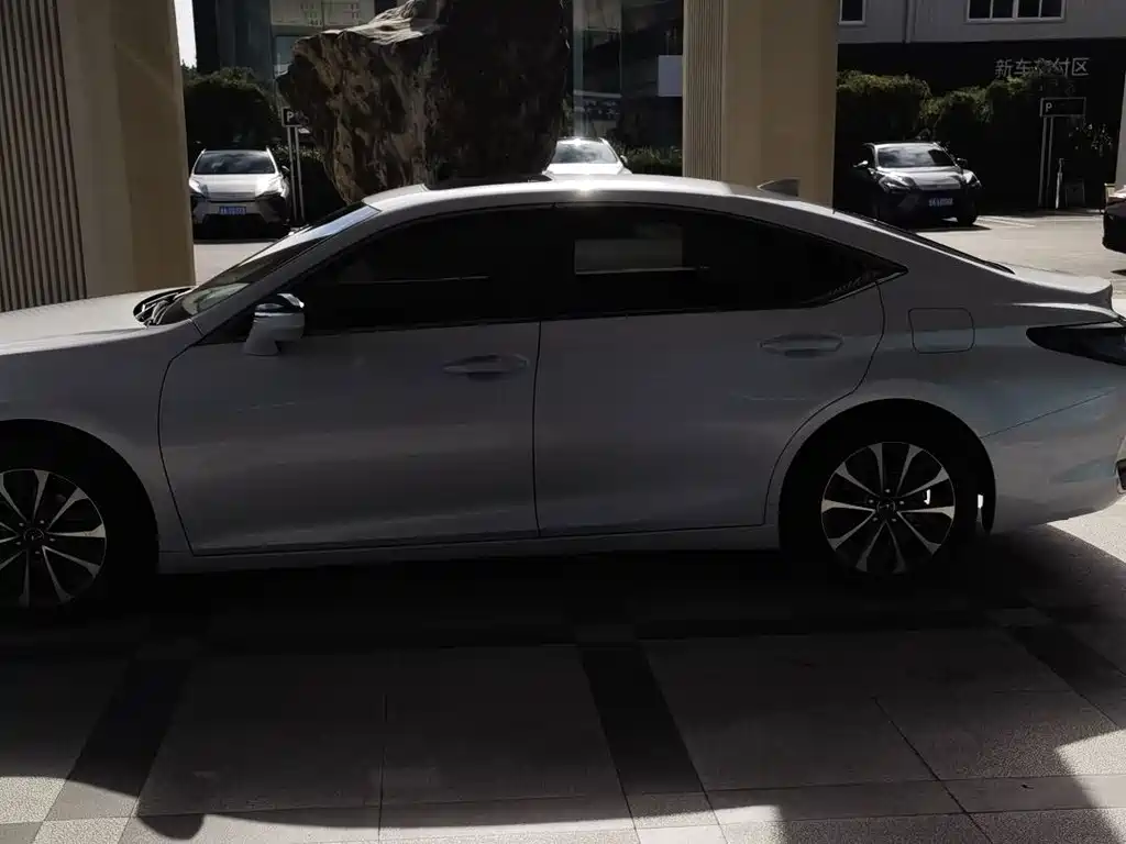Lexus ES — миниатюра 3