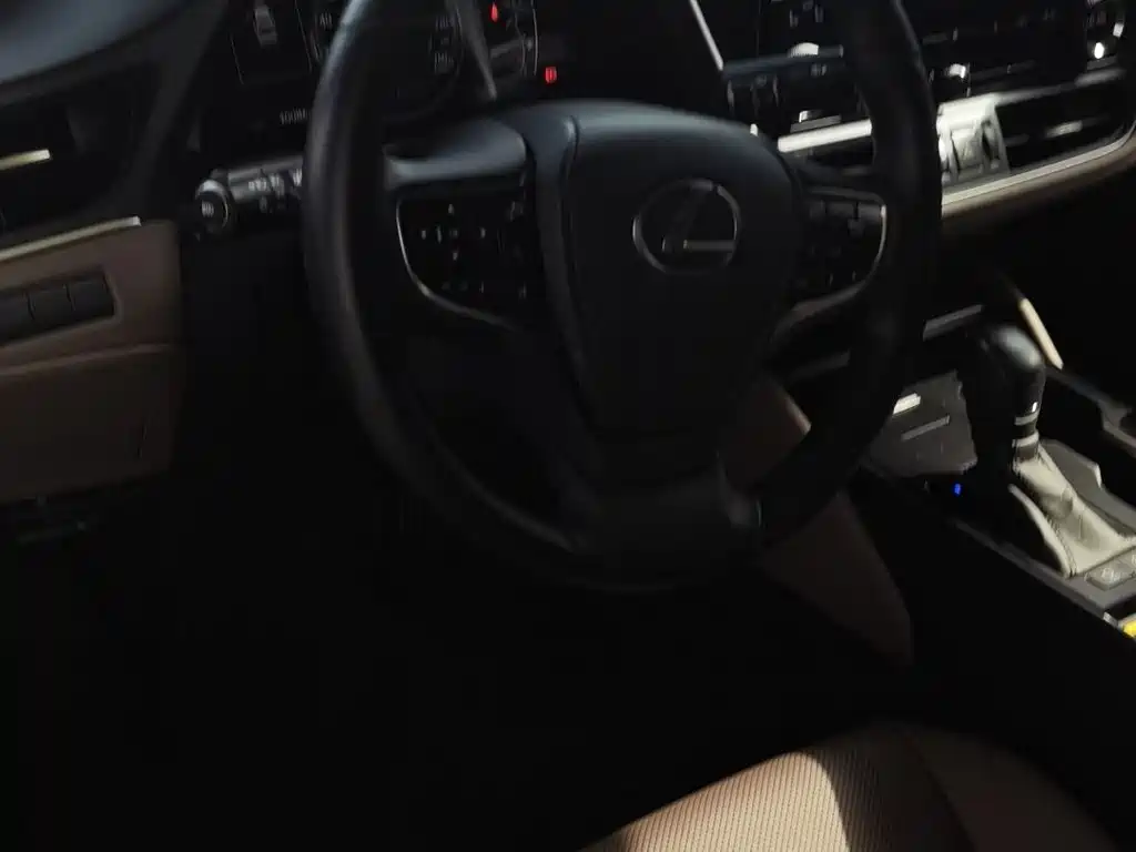 Lexus ES — миниатюра 10