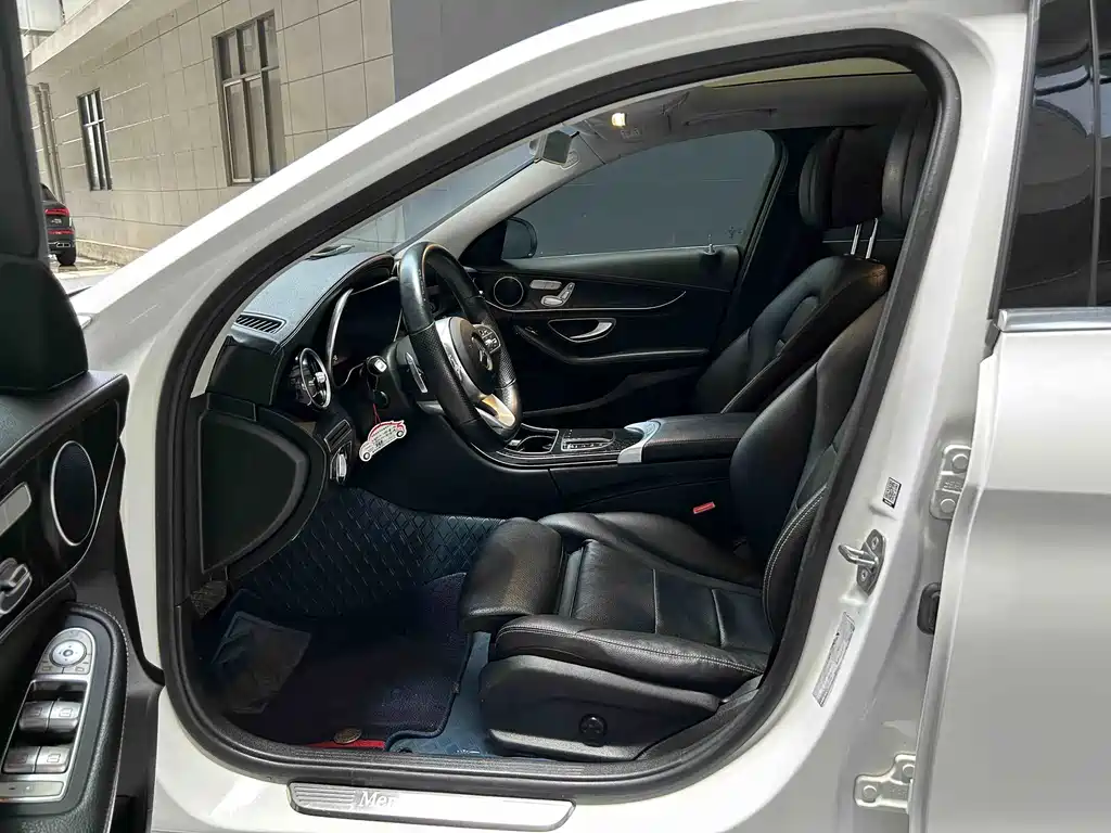 Mercedes-Benz C-Class — миниатюра 13
